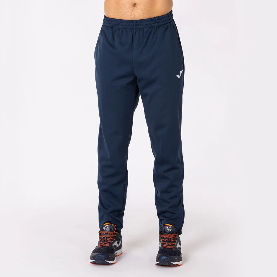 Trainingshose Nilo — Marineblau in Marineblau, Am Modell