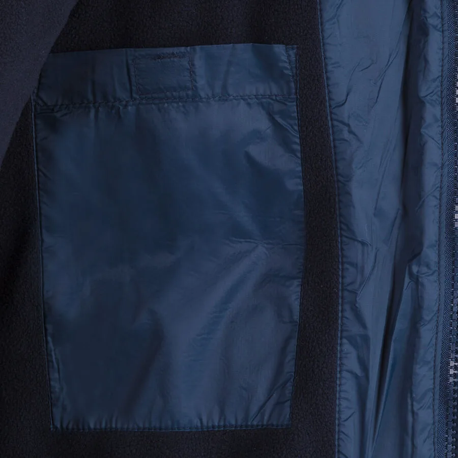 Anorak Islandia III — Marineblau in Marineblau, Am Modell